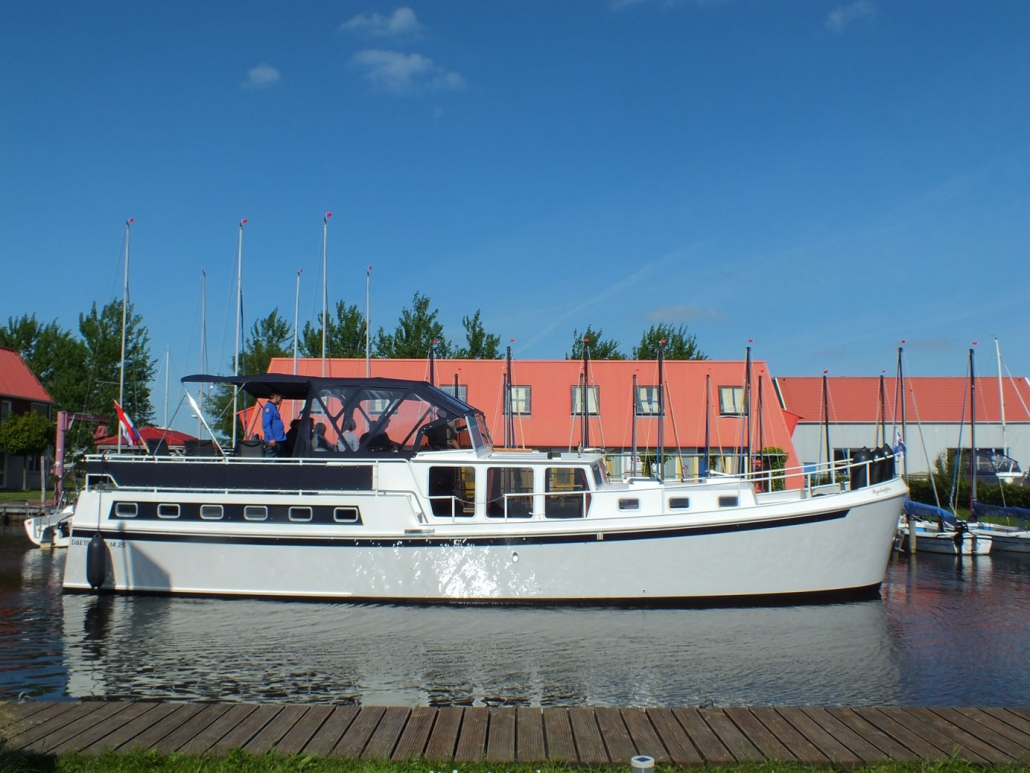 yacht charter de waterpoort sneek niederlande